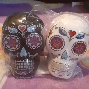 Sugar Skull salt and pepper shakers NWT